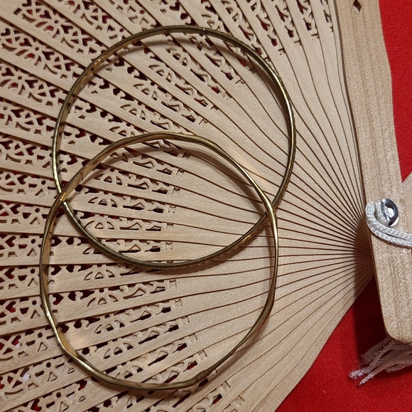 Elegant Gold Bangle Set So Unique And Pretty Collectible Bracelets - Picture 6 of 6